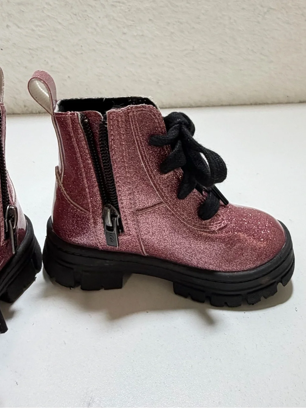 UGG Kids Ashton Lace Up Glitter Pink Combat Boots Size 7